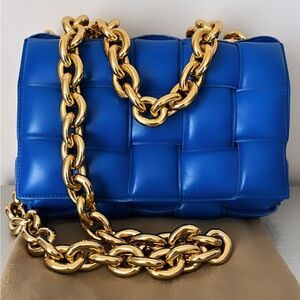 Bottega Veneta Padded Chain Cassette in Royal blue and gold
